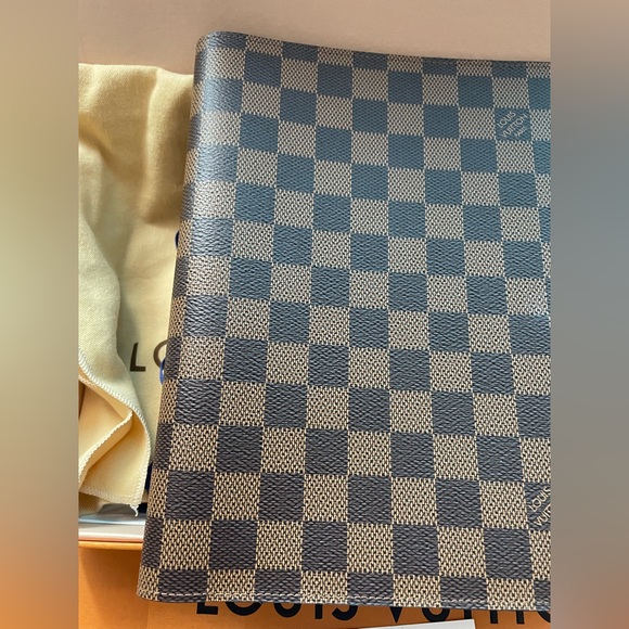 Sold❌❌Louis Vuitton Desk Agenda Cover
❣️❣️In High Demand❣️❣️ - Picture 5 of 16